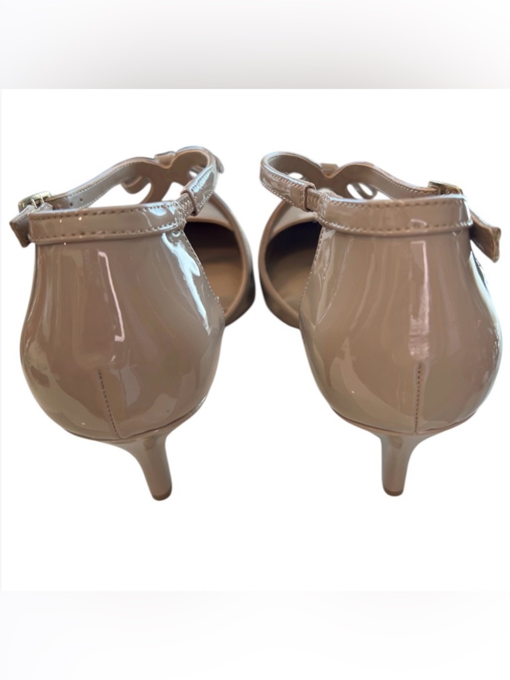 Bandolino Patent Pointed-Toe Heals in Taupe Like New - Picture 3 of 5